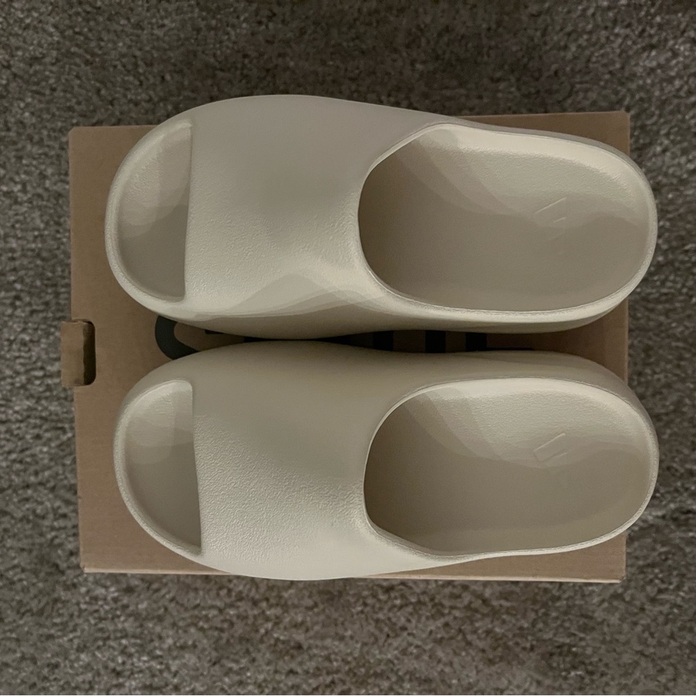 Shoe runs small. My son couldn’t wear them so I’m selling them to buy new ones.